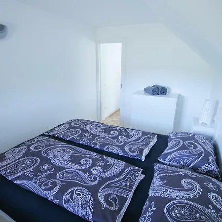 Alenka Apartamento *